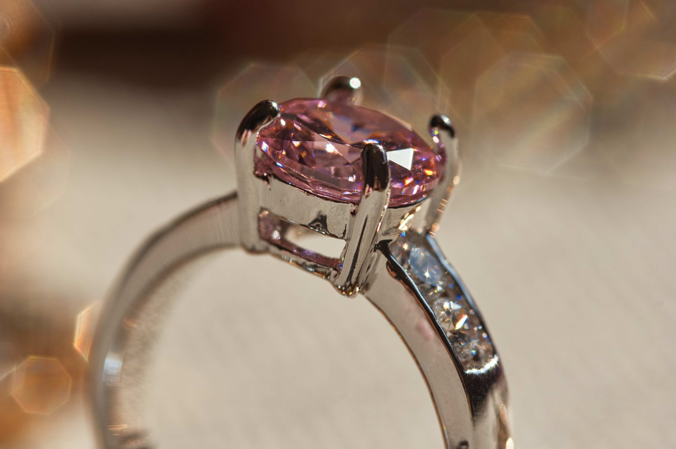 カラーダイヤモンドとは