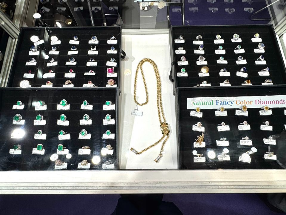 香港ジュエリーショーで販売した様々なJewelryリング