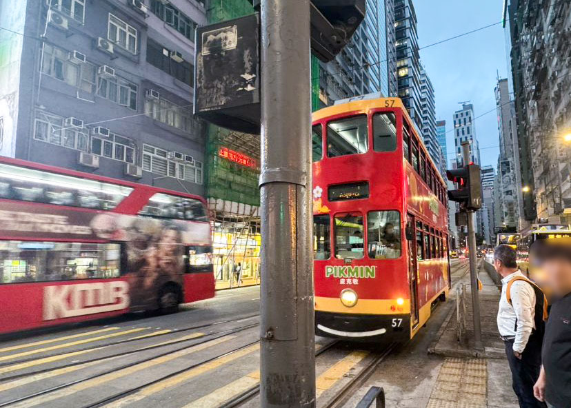 香港の赤い2階建てバス
