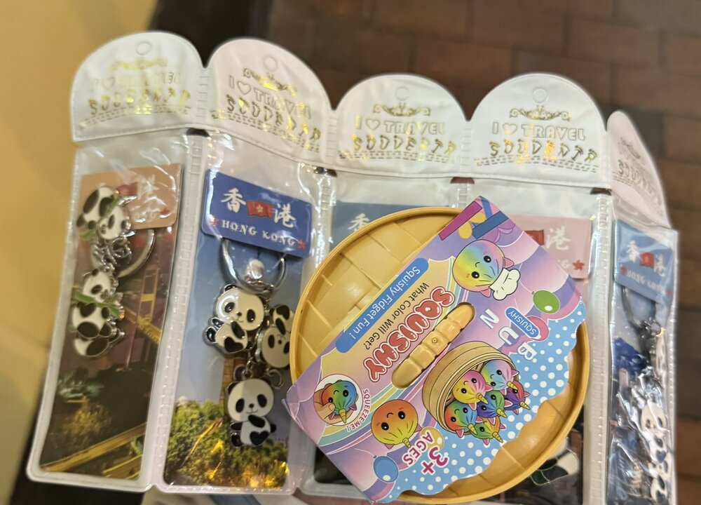 香港のナイトマーケットで売られている雑貨